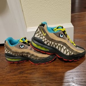 NIKE AIR MAX 95 (GS)  Air-Sole size 6Y , Eyes and Teeth